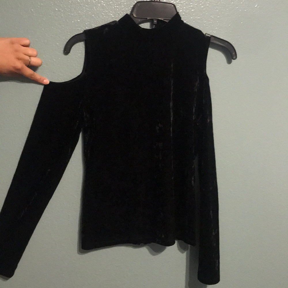 Black velvet shoulder cut out shirt